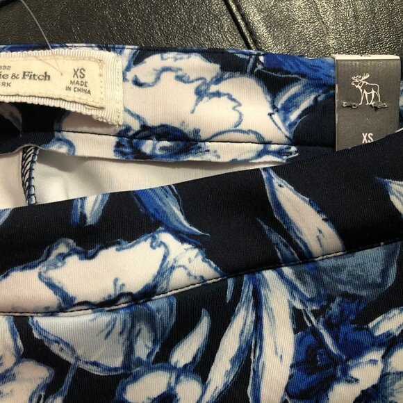 ABERCROMBIE & FITCH Blue Floral Mini Skort - Size XS - NWT - Picture 3 of 3